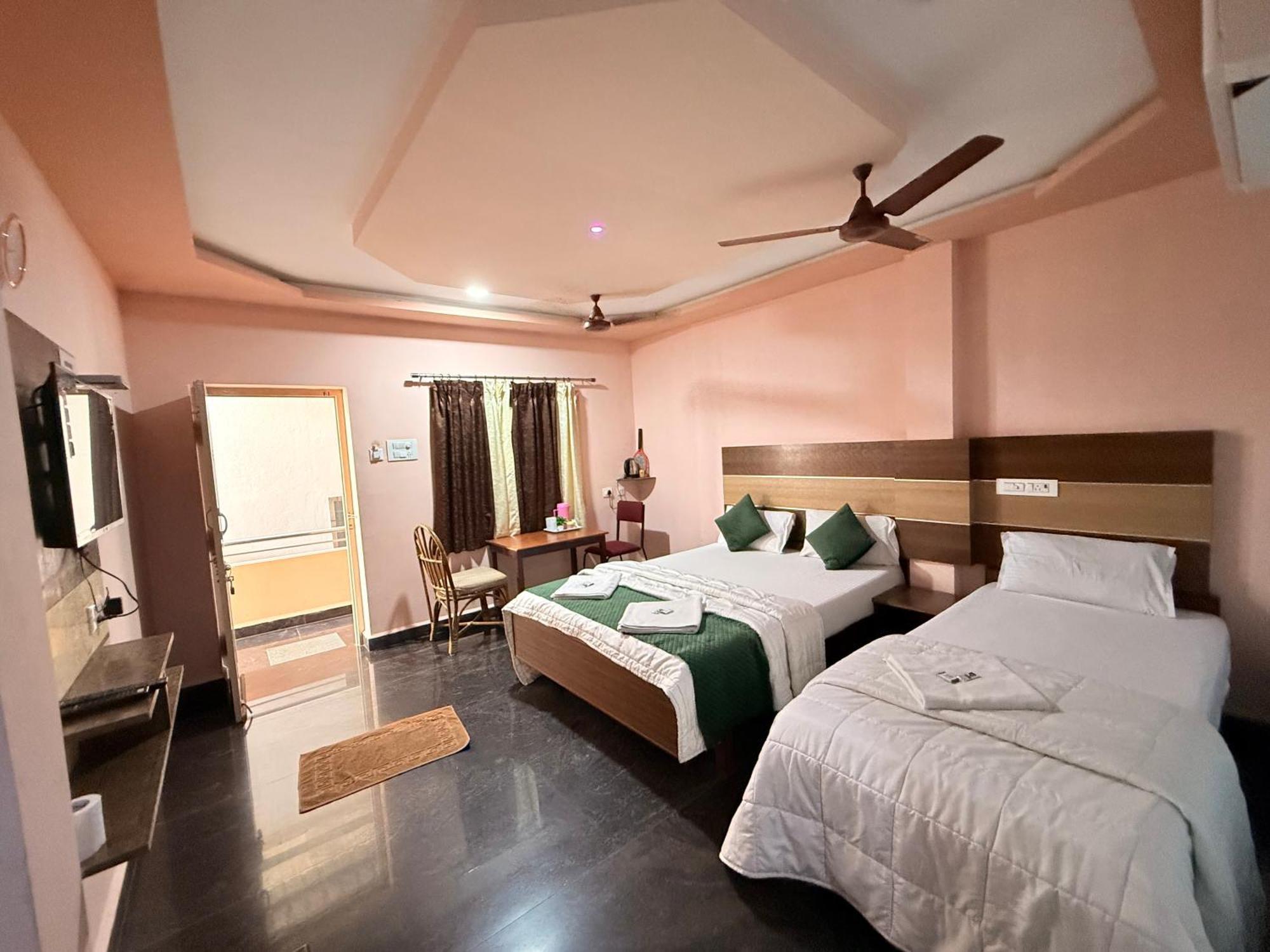 Sri Murugan Beach Paradise Hotel Mahabalipuram Ngoại thất bức ảnh